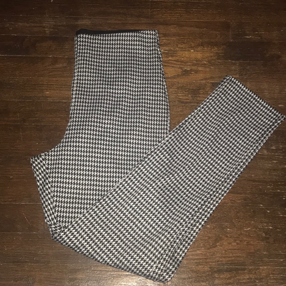 White and black printed high waisted pants